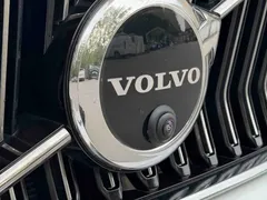 2023 Volvo XC40 Luxury, белый — фото 5