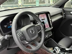 2023 Volvo XC40 Luxury, белый — фото 7