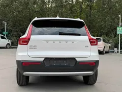 2023 Volvo XC40 Luxury, белый — фото 16