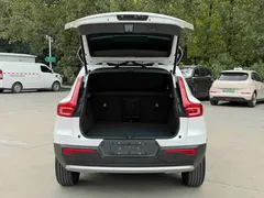 2023 Volvo XC40 Luxury, белый — фото 18