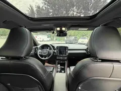 2023 Volvo XC40 Luxury, белый — фото 20