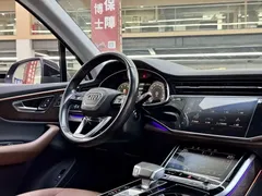 2021 Audi Q7 55 TFSI quattro S line Sport, чёрный — фото 7