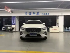 2024 Volvo XC60 4WD Luxury, белый — фото 2