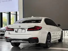 2021 BMW 5 Series 530Li Premium M Sport Package, белый — фото 5
