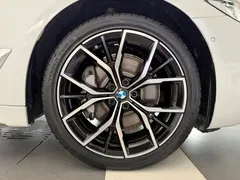 2021 BMW 5 Series 530Li Premium M Sport Package, белый — фото 17