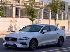 2022 Volvo S60 B4 Luxury, белый — фото 1