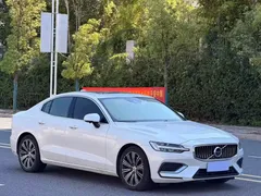 2022 Volvo S60 B4 Luxury, белый — фото 3