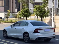 2022 Volvo S60 B4 Luxury, белый — фото 7