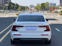 2022 Volvo S60 B4 Luxury, белый — фото 8
