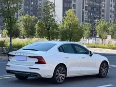 2022 Volvo S60 B4 Luxury, белый — фото 9