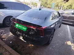 2025 Hongqi H5 PHEV 130, чёрный — фото 7