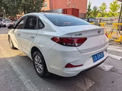 2020 Hyundai Elantra 1.6L AT GL, белый — фото 9