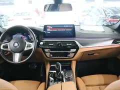 2022 BMW 5 Series 525i M Sport Package, зелёный — фото 5