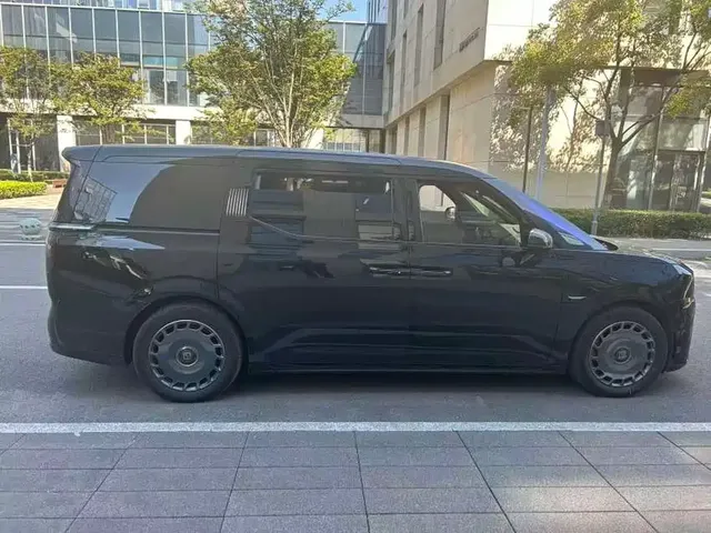 2024 Zeekr 009 6-Seat Executive 4WD 108kWh