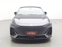 2022 Changan UNI-V 1.5T Premium — фото 3