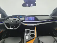 2022 Changan UNI-V 1.5T Premium — фото 5