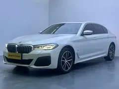 2022 BMW 5 Series 525Li M Sport Package, белый — фото 1
