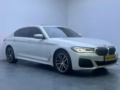 2022 BMW 5 Series 525Li M Sport Package, белый — фото 3