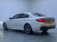 2022 BMW 5 Series 525Li M Sport Package, белый — фото 4