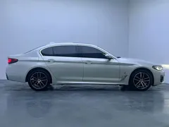 2022 BMW 5 Series 525Li M Sport Package, белый — фото 7