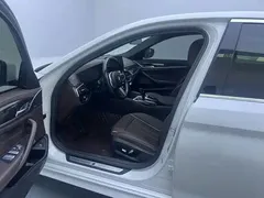 2022 BMW 5 Series 525Li M Sport Package, белый — фото 9