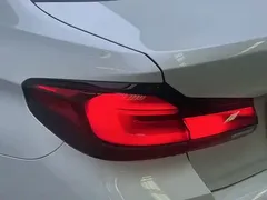 2022 BMW 5 Series 525Li M Sport Package, белый — фото 11