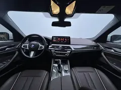 2022 BMW 5 Series 525Li M Sport Package, белый — фото 16