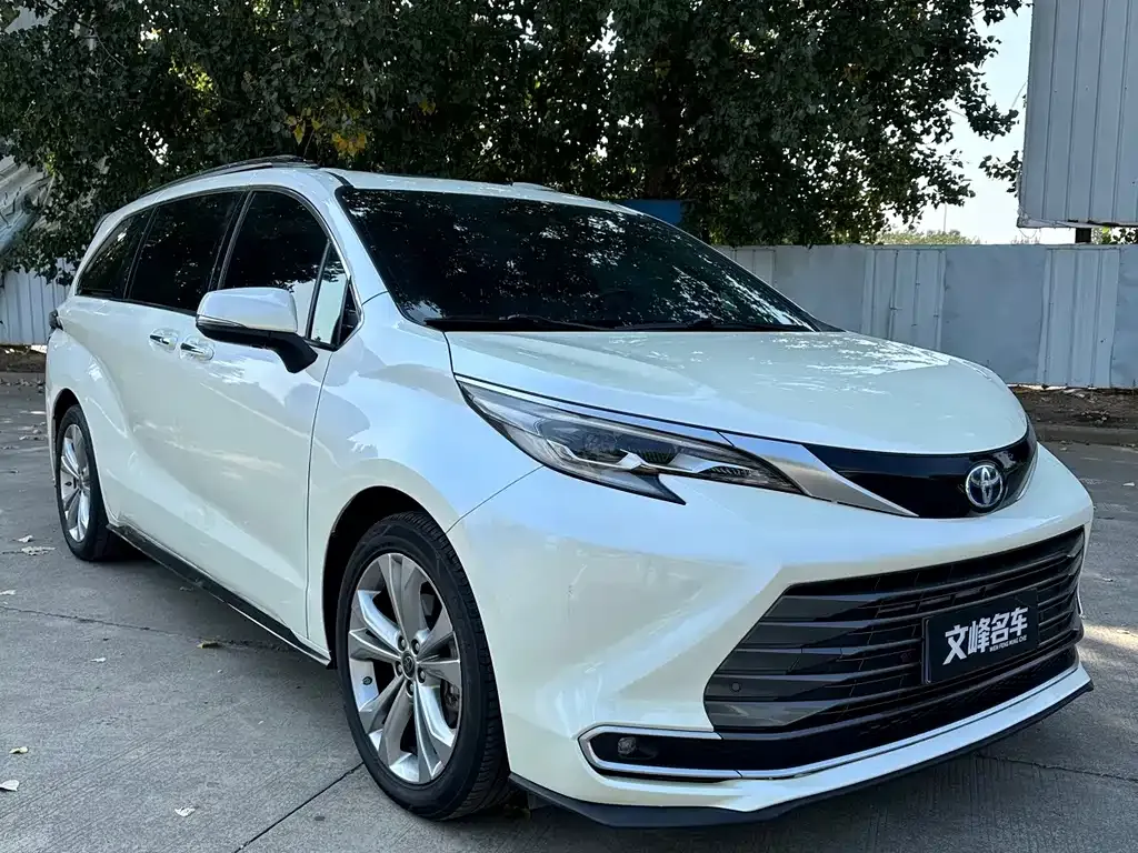 2023 Toyota Sienna 2.5L Hybrid Premium