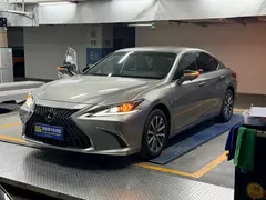 2022 Lexus ES 300h Excellence — фото 1