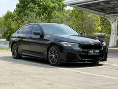 2022 BMW 5 Series 530Li Leading M Sport Package, чёрный — фото 3