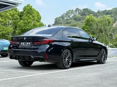 2022 BMW 5 Series 530Li Leading M Sport Package, чёрный — фото 12