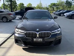 2023 BMW 5 Series 530Li Leading M Sport Package, чёрный — фото 2