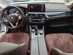 2022 BMW 5 Series 525Li Luxury Package, белый — фото 4