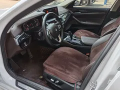 2022 BMW 5 Series 525Li Luxury Package, белый — фото 6