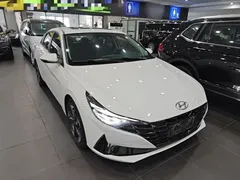2021 Hyundai Elantra 1.5L CVT LUX Premium, белый — фото 4
