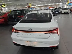 2021 Hyundai Elantra 1.5L CVT LUX Premium, белый — фото 6