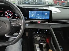 2021 Hyundai Elantra 1.5L CVT LUX Premium, белый — фото 10