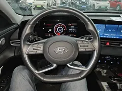2021 Hyundai Elantra 1.5L CVT LUX Premium, белый — фото 11