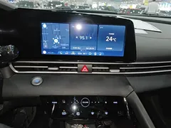 2021 Hyundai Elantra 1.5L CVT LUX Premium, белый — фото 13