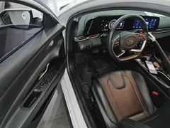2021 Hyundai Elantra 1.5L CVT LUX Premium, белый — фото 16