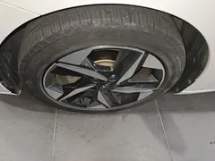 2021 Hyundai Elantra 1.5L CVT LUX Premium, белый — фото 23