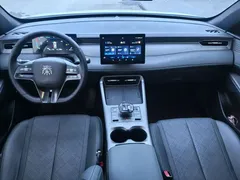 2025 BYD Qin PLUS DM-i PHEV Smart Driving 55km Leading, белый — фото 9