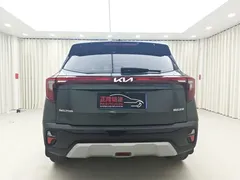 2023 Kia Seltos 1.5L CVT Premium, зелёный — фото 5