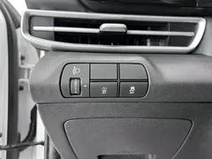 2023 Hyundai Elantra 1.5L CVT LUX Premium, белый — фото 7