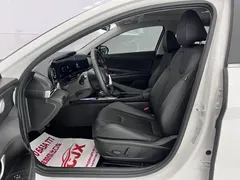 2023 Hyundai Elantra 1.5L CVT LUX Premium, белый — фото 10