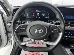 2023 Hyundai Elantra 1.5L CVT LUX Premium, белый — фото 11