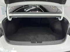 2023 Hyundai Elantra 1.5L CVT LUX Premium, белый — фото 14