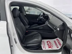 2023 Hyundai Elantra 1.5L CVT LUX Premium, белый — фото 18