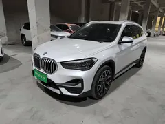2021 BMW X1 Premium, белый — фото 1