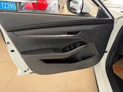 2021 Mazda 3 2.0L AT, белый — фото 16